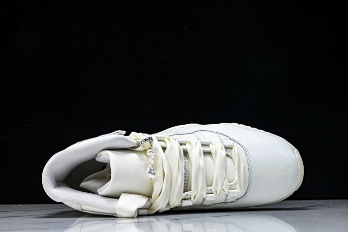 Jordan 11 Retro “Pearl” AR0715-110