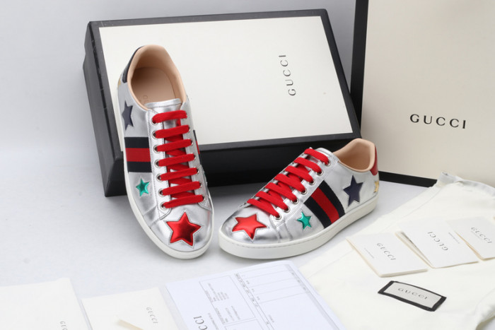 ad low-top sneaker