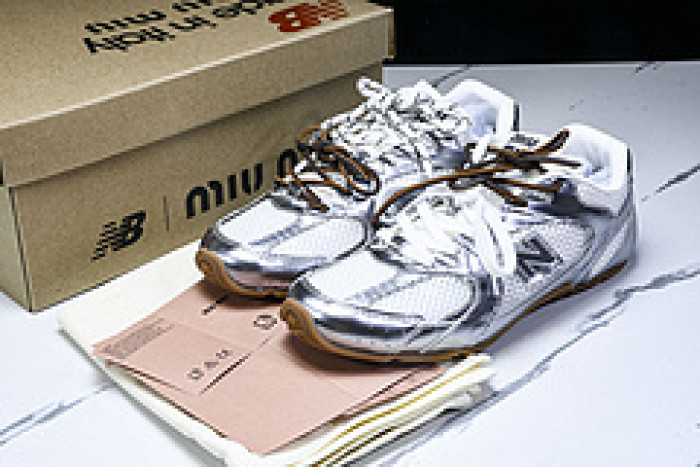 New Balance MIU NB5304
