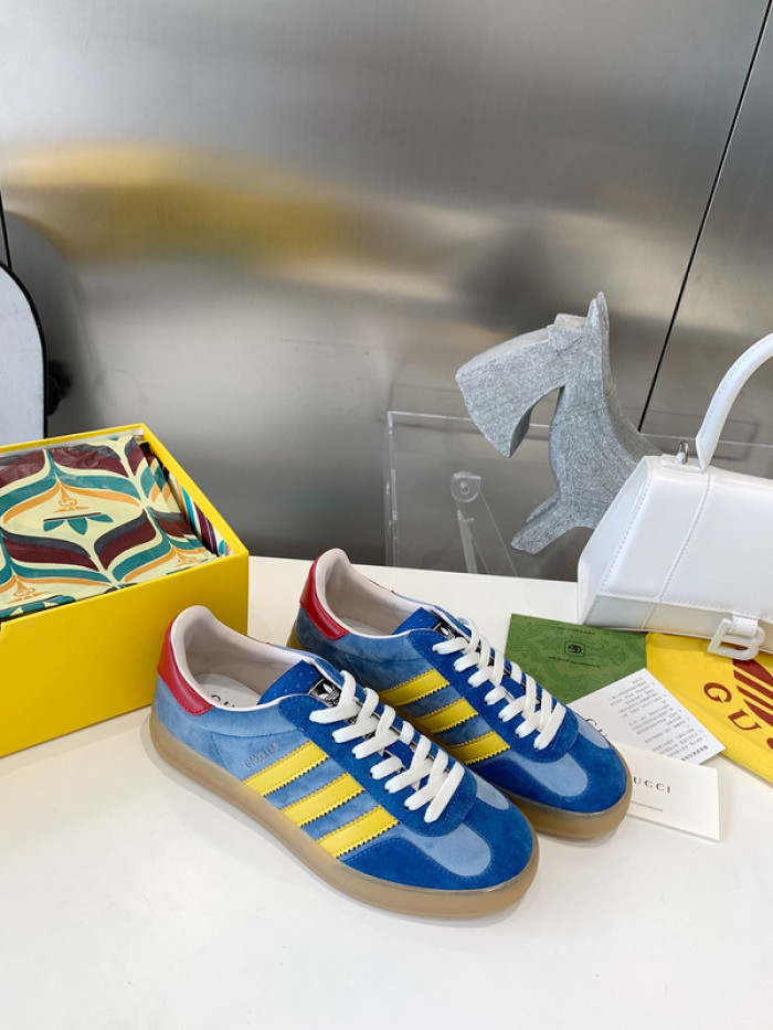 ad low-top sneaker