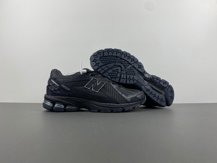 New Balance 1906R Black Metallic Silver M1906RJB