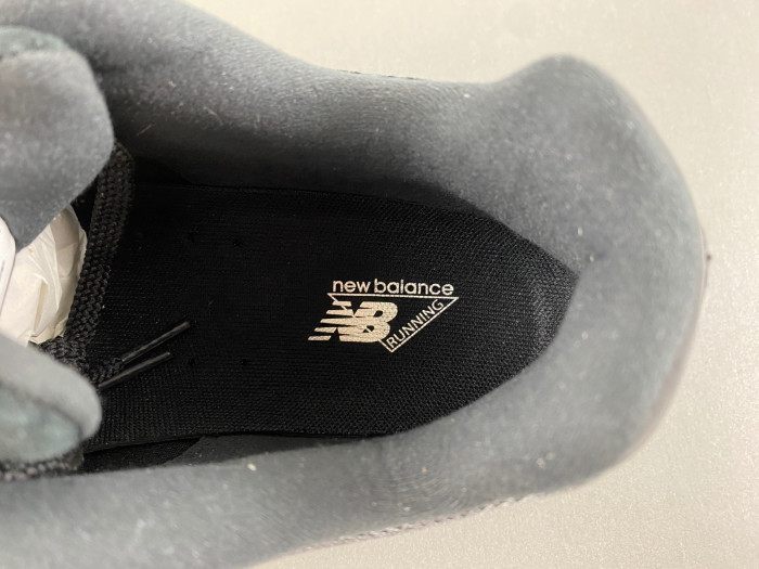 new Ba1an*e 2002r black dark grey m2002rbl