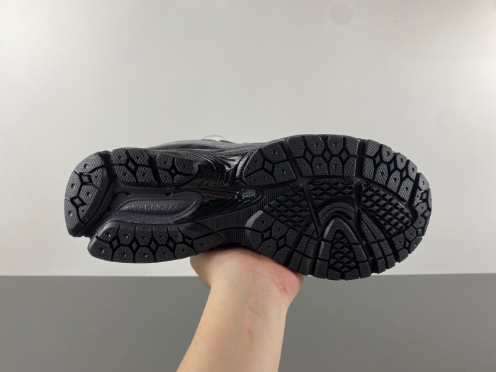 new Ba1an*e 2002r black dark grey m2002rbl