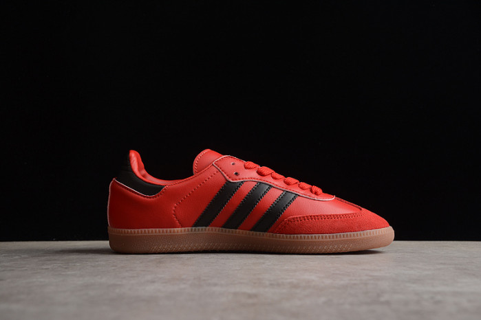 ad low-top sneaker 23031314