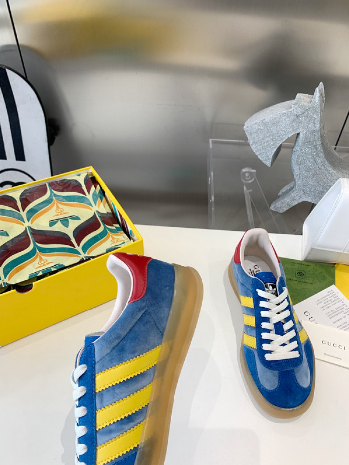 ad low-top sneaker