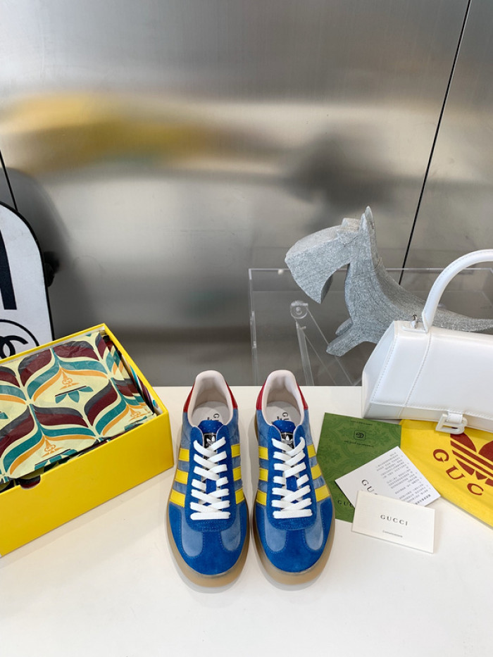 ad low-top sneaker